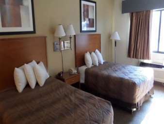 Days By Wyndham Phenix Near Moore Hotel